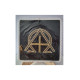 Schwarzes besticktes Kelchtuch, Alpha und Omega