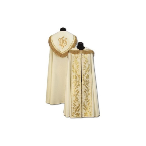 Cremefarbener Mantel + goldene Accessoires