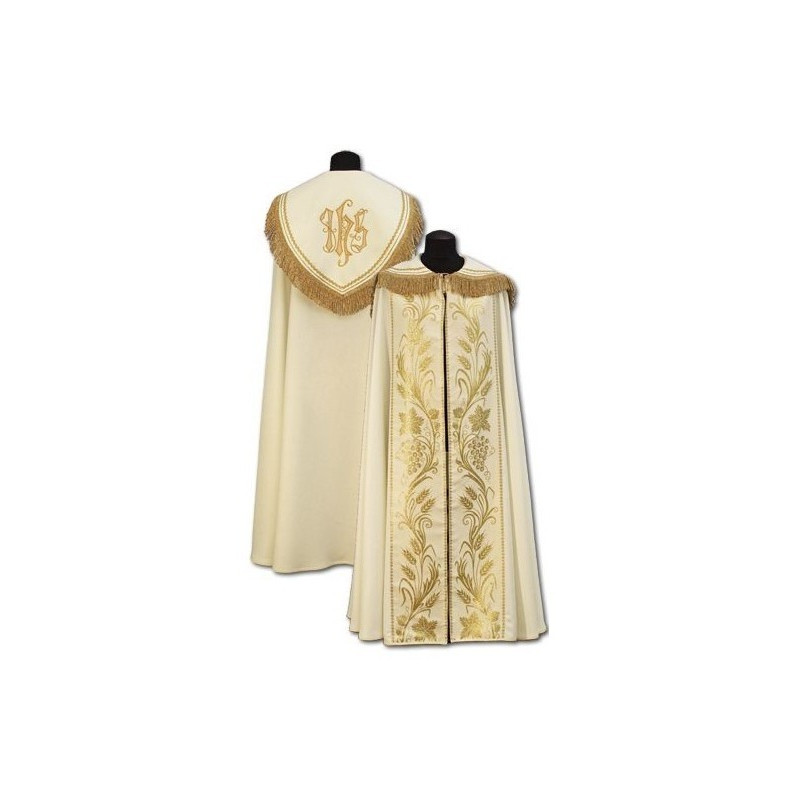 Cremefarbener Mantel + goldene Accessoires