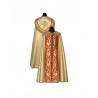 Goldmantel mit roten Accessoires