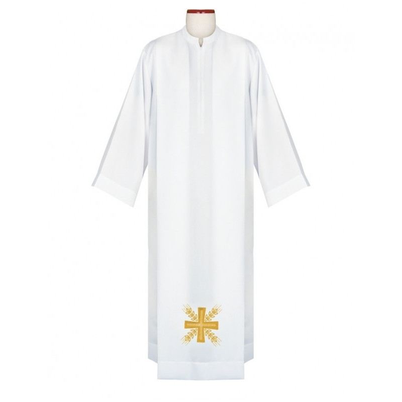 Priesteralbe mit gesticktem Goldkreuz
